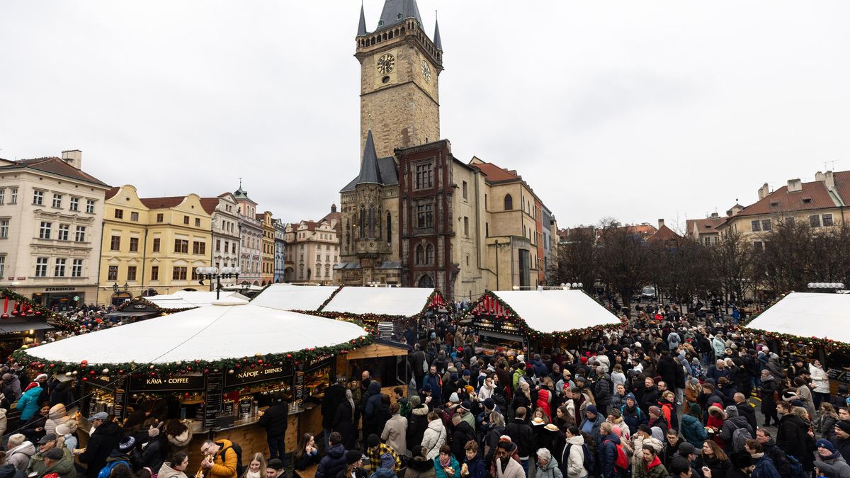 Klobása za 160, svařák za stovku. Kolik zaplatíte na vánočních trzích